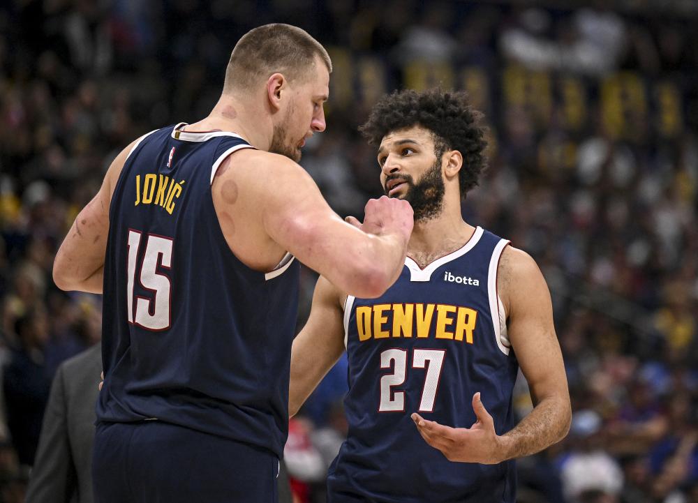 在攻防两端 在攻防两端