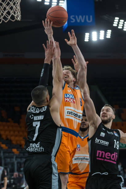 中前场压迫 中前场压迫